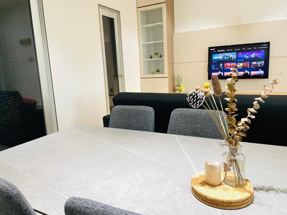Palazio Mount Austin 2Br Studio Pool View With Tv Box-3 Plus 1 Pax C2-07 Johor Bahru Bagian luar foto