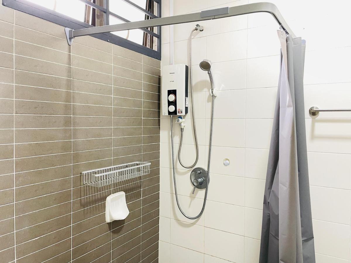 Palazio Mount Austin 2Br Studio Pool View With Tv Box-3 Plus 1 Pax C2-07 Johor Bahru Bagian luar foto