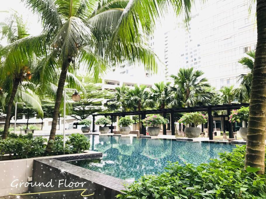 Palazio Mount Austin 2Br Studio Pool View With Tv Box-3 Plus 1 Pax C2-07 Johor Bahru Bagian luar foto