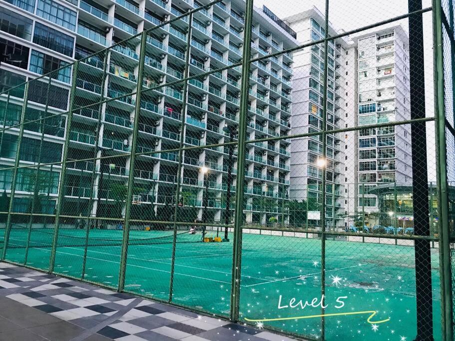 Palazio Mount Austin 2Br Studio Pool View With Tv Box-3 Plus 1 Pax C2-07 Johor Bahru Bagian luar foto