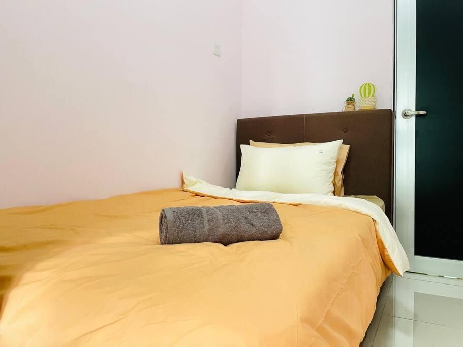 Palazio Mount Austin 2Br Studio Pool View With Tv Box-3 Plus 1 Pax C2-07 Johor Bahru Bagian luar foto