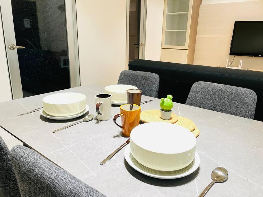 Palazio Mount Austin 2Br Studio Pool View With Tv Box-3 Plus 1 Pax C2-07 Johor Bahru Bagian luar foto